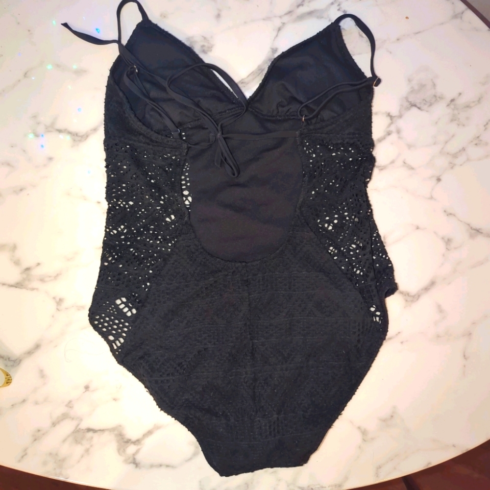 👙L Black One Piece Swimsuit